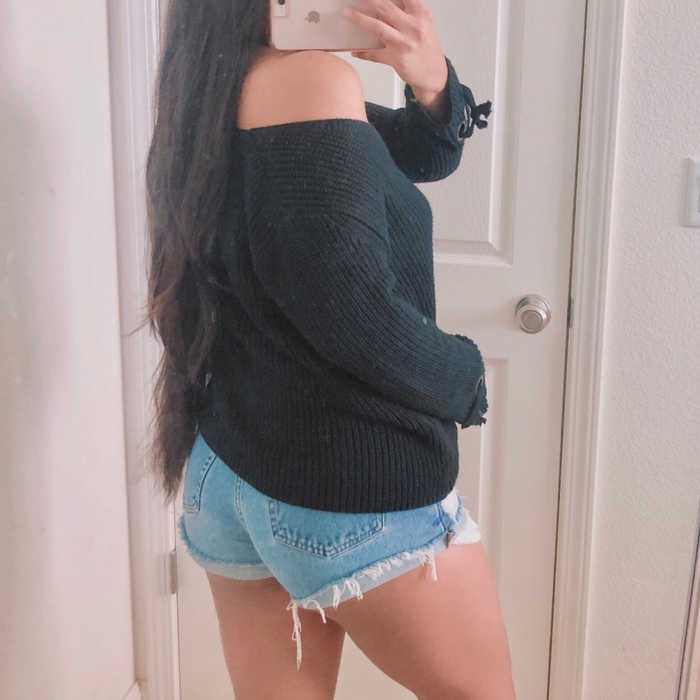 Cute black v-neck knit sweater - Picture 3 of 7